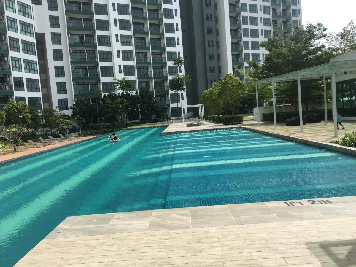 Homenest Jb City Poolview Suite By Cozy Home Johor Bahru Exterior foto
